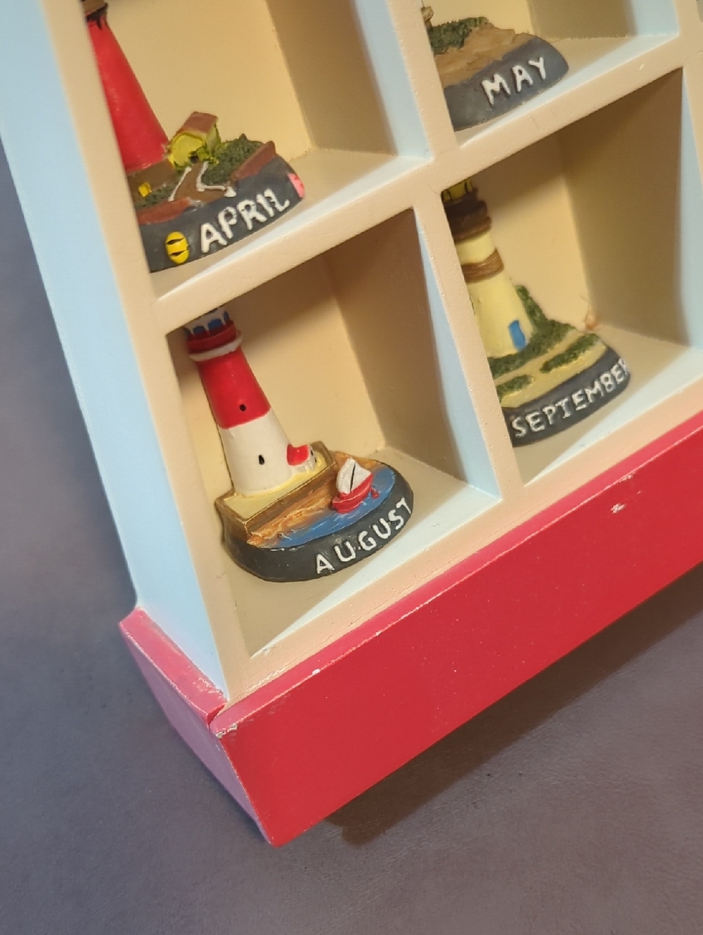 Lighthouse Perpetual Calendar With Wall Shelf With 12 Ceramic Light Houses 1-31 - Picture 11 of 15